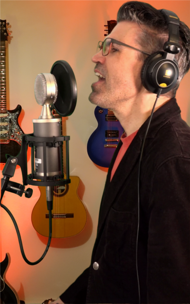 Ben Neubrechsingt im Studio 3 musik-seeheim-jugenheim.de Unterricht Gitarre & Gesang